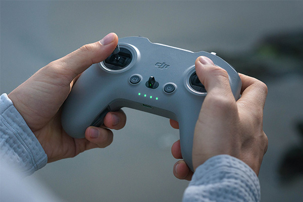 [ドローンレンタルネット]DJI FPV送信機 3